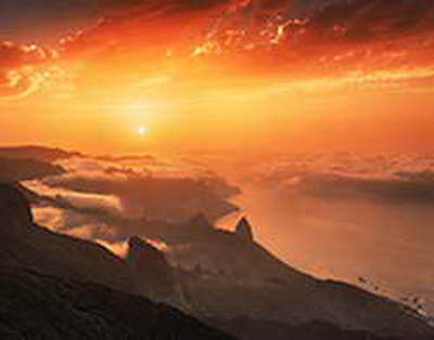 NDU-nun rektoru Elbrus İsayev media nümayəndələri üçün brifinq keçirib